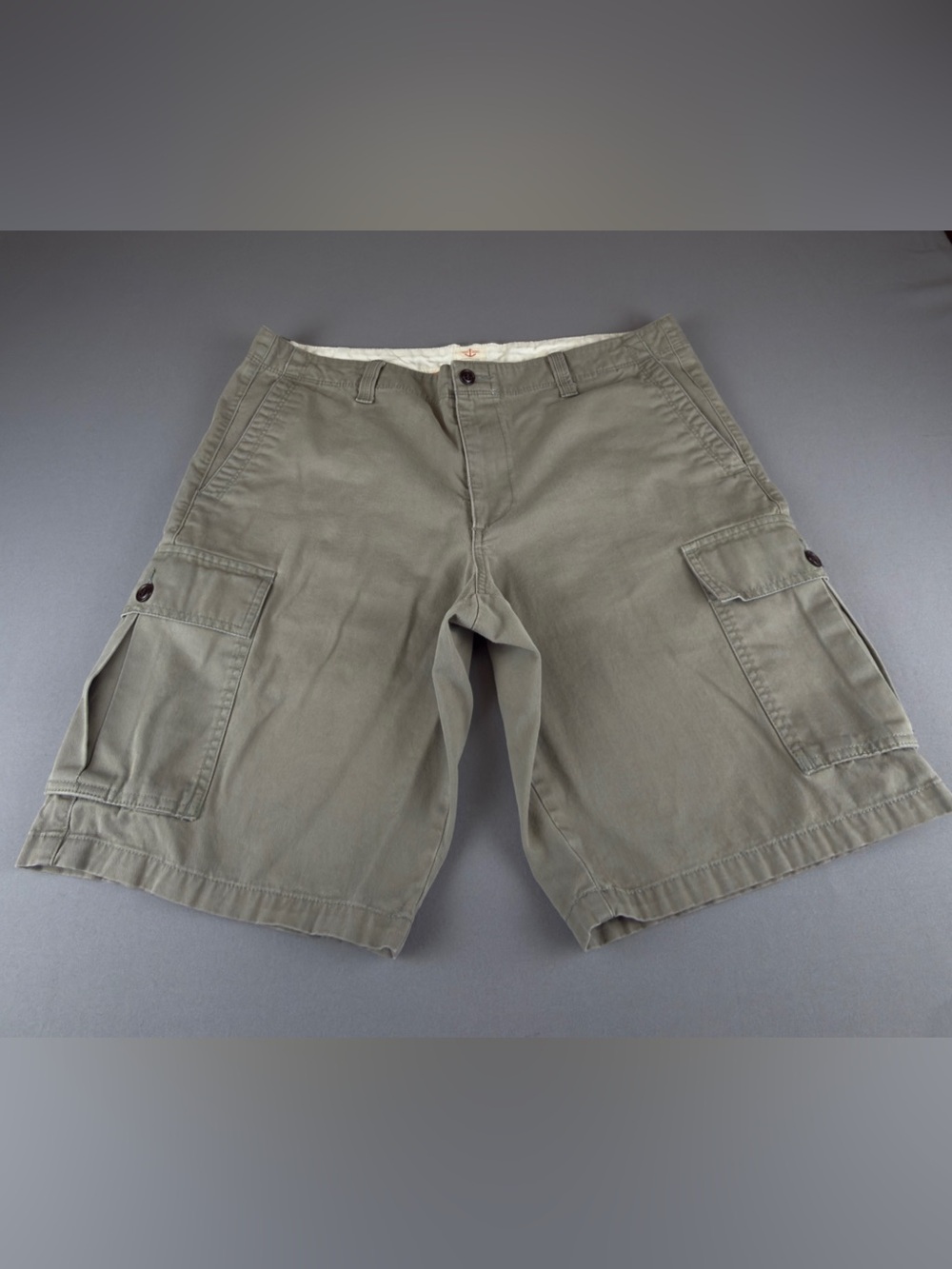 Dockers Gray Hue Cargo Shorts with Side Pockets